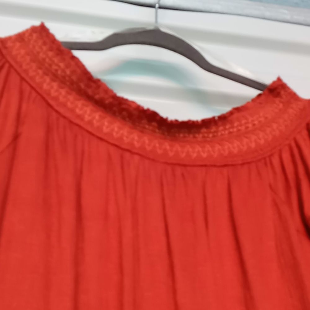 Women's short sleeve crop top size small - Picture 2 of 3